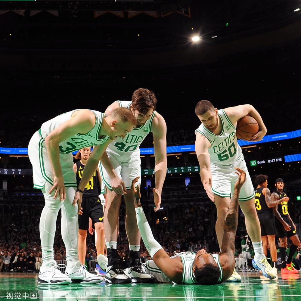 两支球队在 两支球队在