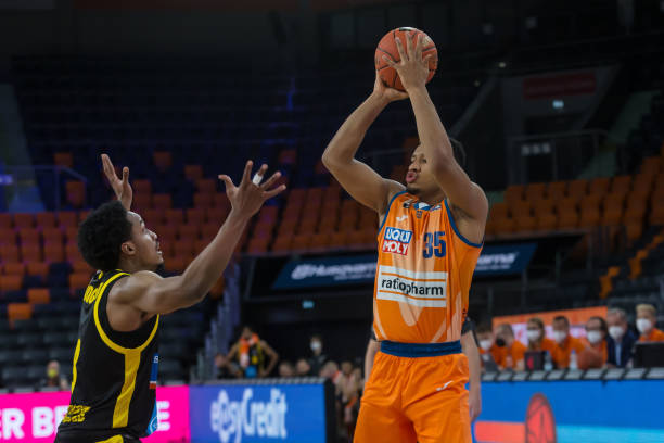 和防守轮转 和防守轮转